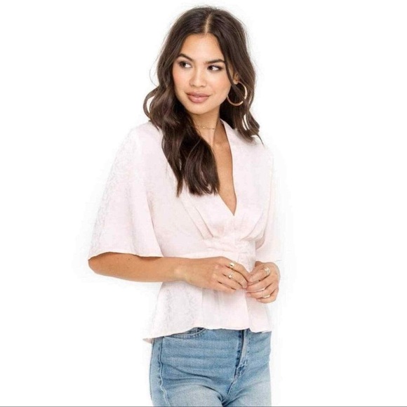 ASTR Blush Pink Satin Pleated Front V Neck Tie Kimono Top - Picture 4 of 14